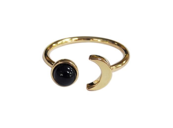 Claraline : Bague Onyx Noir Perle 6 mm et Lune Métal Doré Ajustable